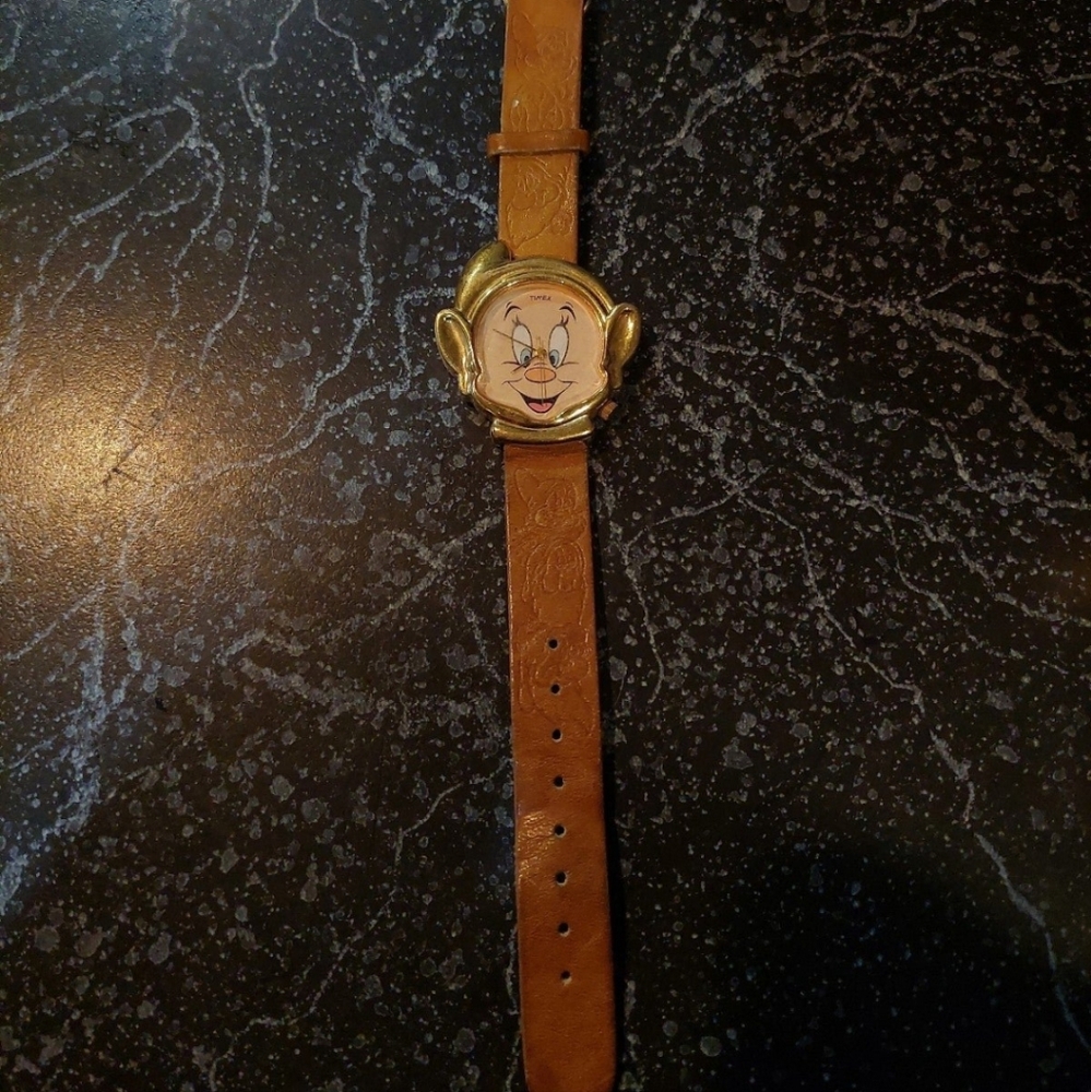 Watch - Picture 2 of 3